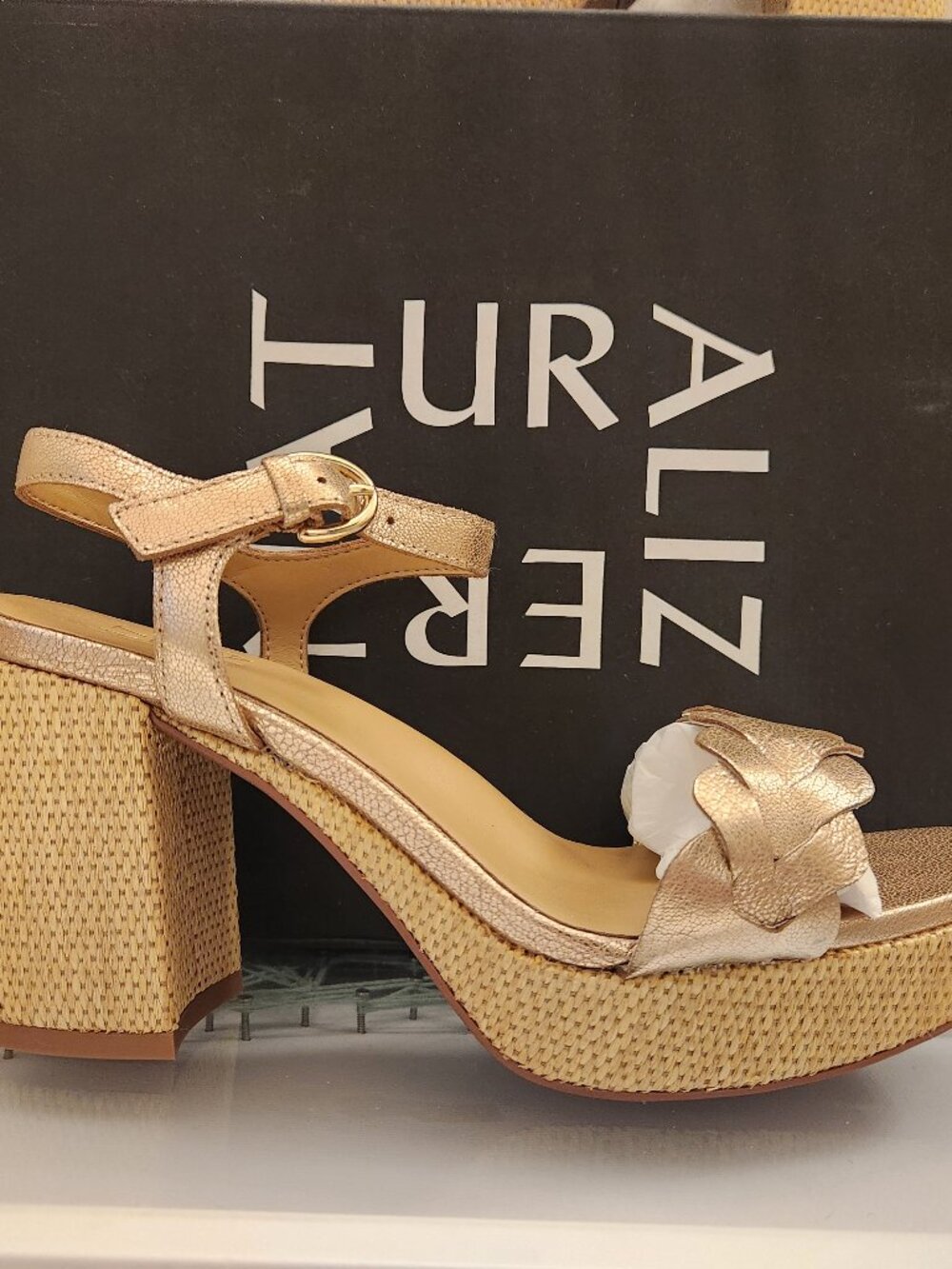 Naturalizer "Pandora" Soft Gold Leather Heeled Sandals. NIB. Size 6.5